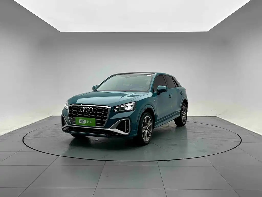 Audi Q2L 2022 — фото 1