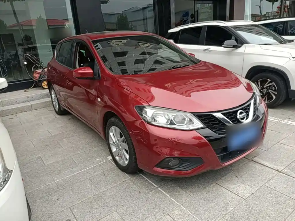 Nissan Tiida 2017 — фото 4