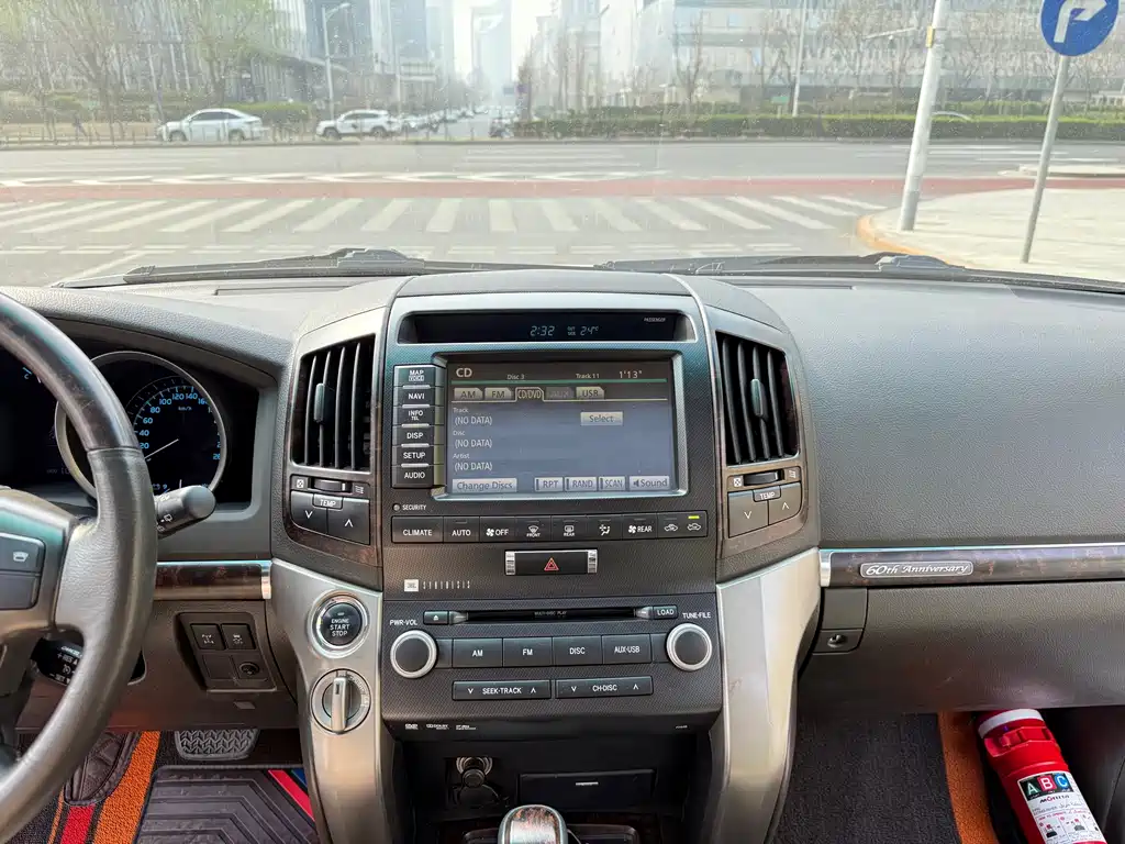 Toyota Land Cruiser 2011 — фото 12