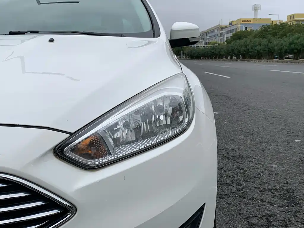 Ford Focus 2016 — фото 12