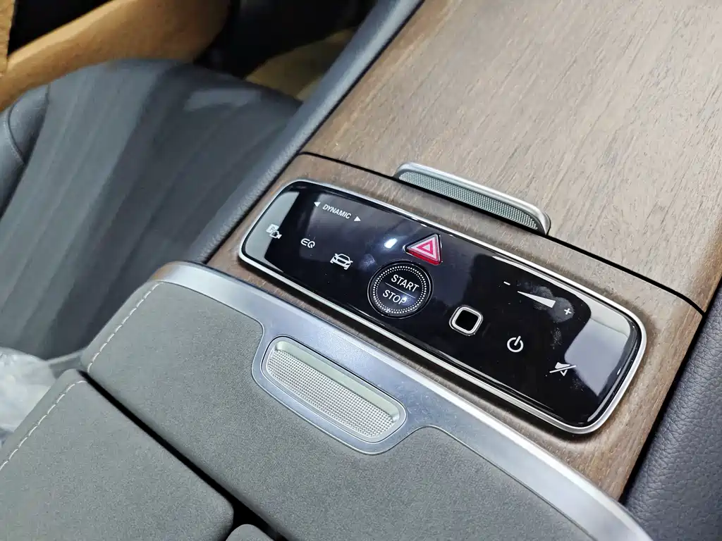Mercedes-Benz EQS 2025 — фото 16