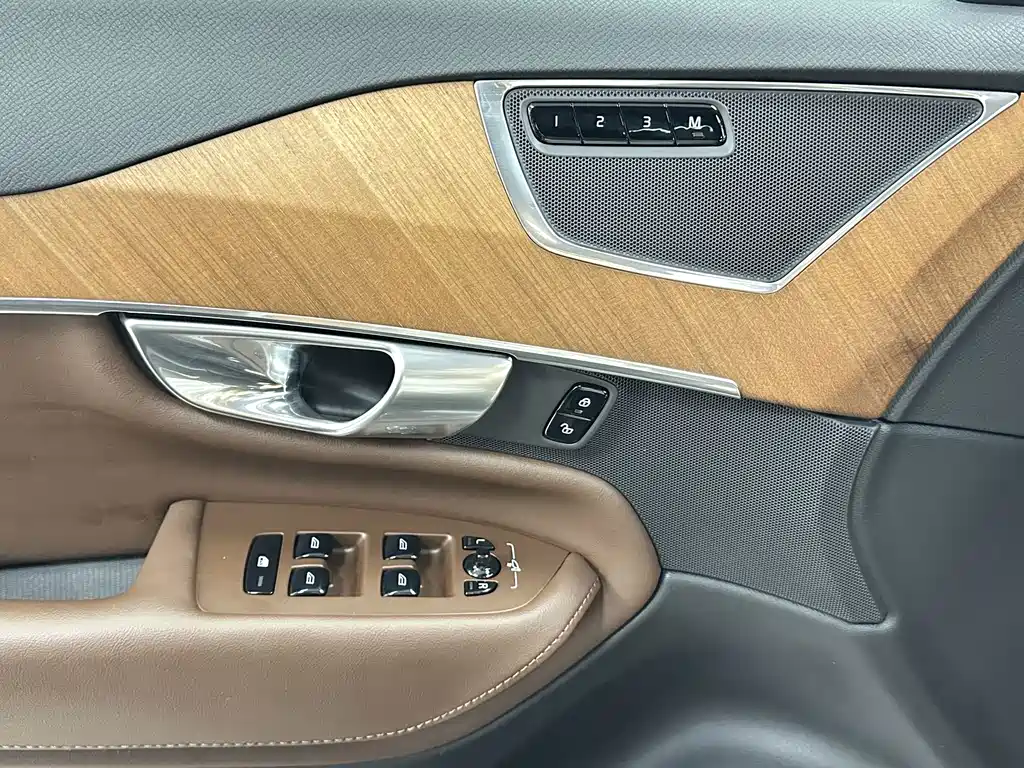 Volvo XC90 2024 — фото 24