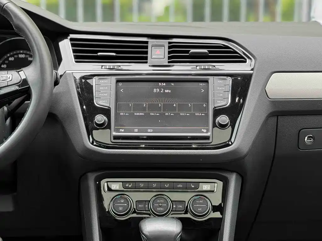 Volkswagen Tiguan L 2018 — фото 10