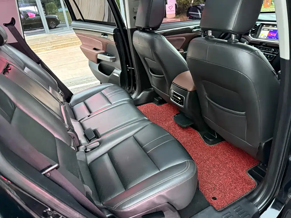 GAC Motor Trumpchi GS8 2017 — фото 12