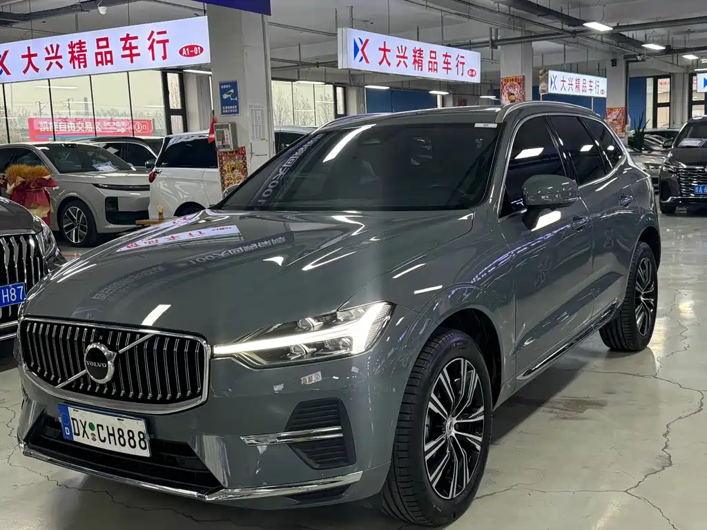 Volvo XC60 2022 — фото 1