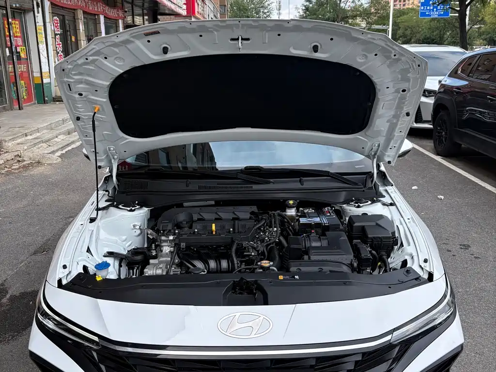 Hyundai Elantra 2023 — фото 16