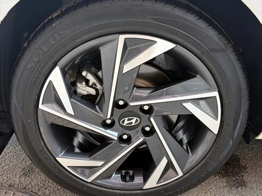 Hyundai Elantra 2023 — фото 17