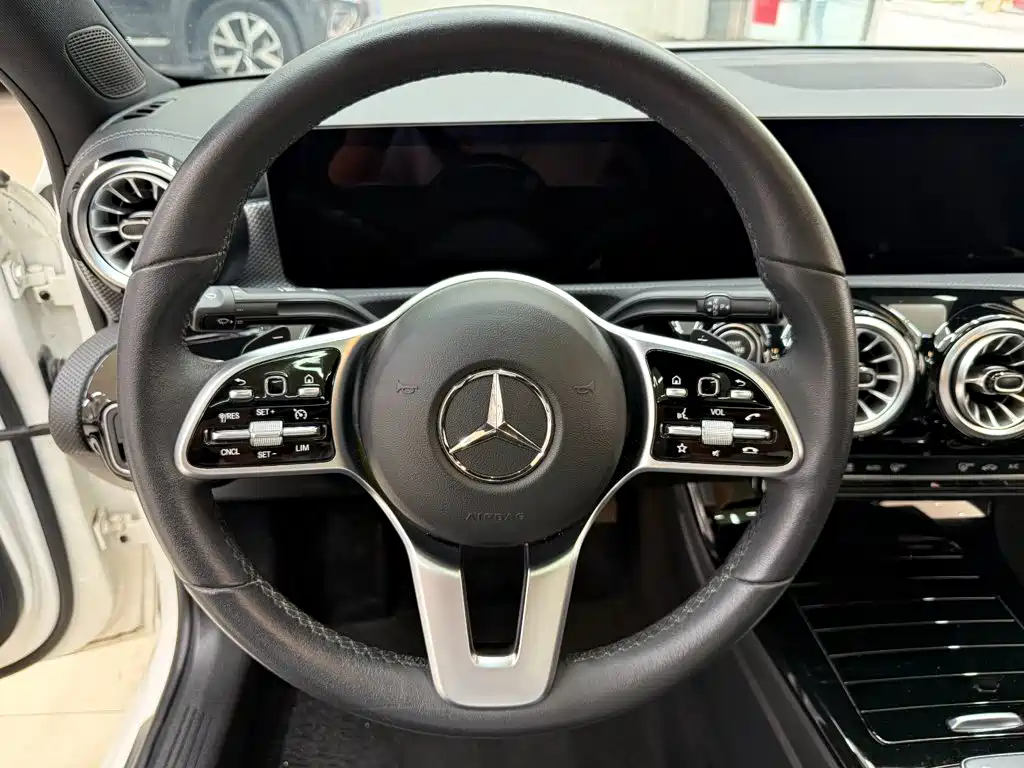 Mercedes-Benz A-Class 2023 — фото 11