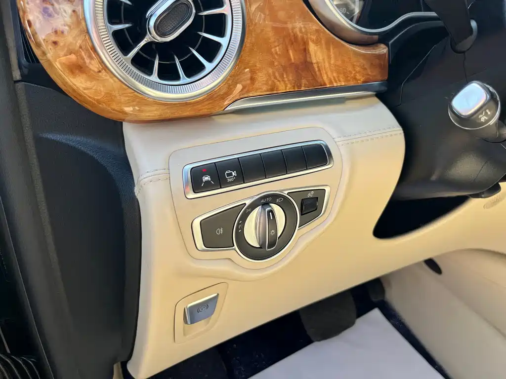 Mercedes-Benz V-Class 2021 — фото 12