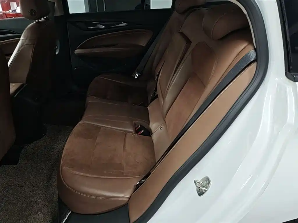 Buick Regal 2018 — фото 17