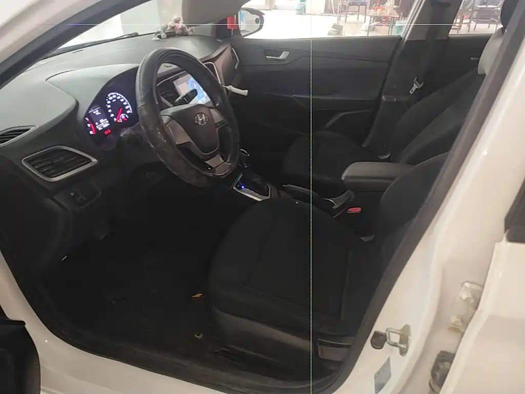 Hyundai Verna 2017 — фото 11