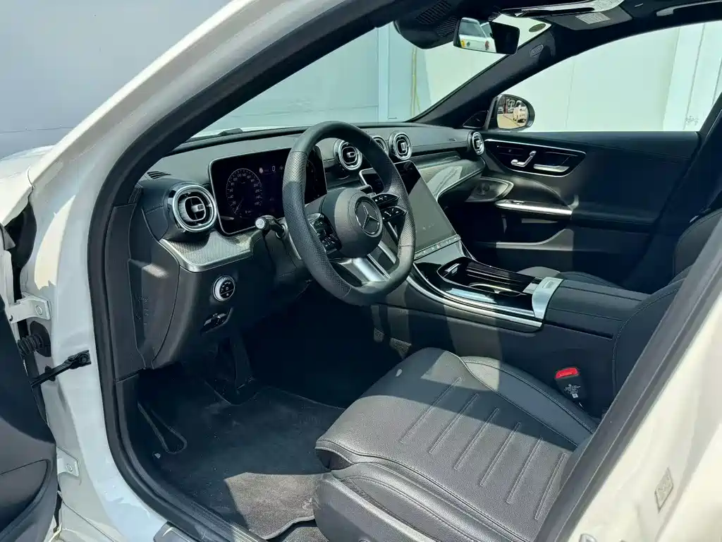 Mercedes-Benz C-Class 2024