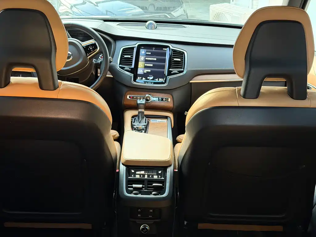 Volvo XC90 2017 — фото 16