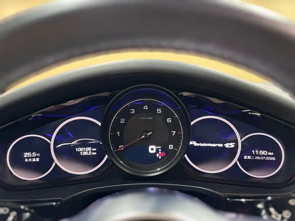 Porsche Panamera 2017 — фото 26