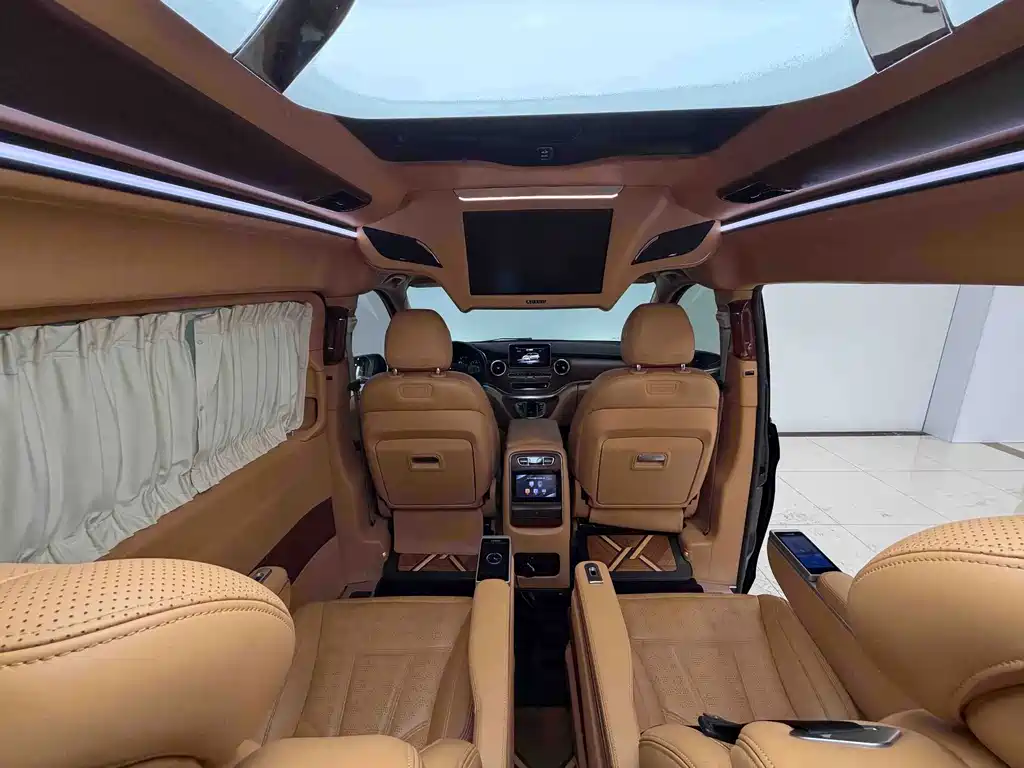 Mercedes-Benz V-Class 2020 — фото 15