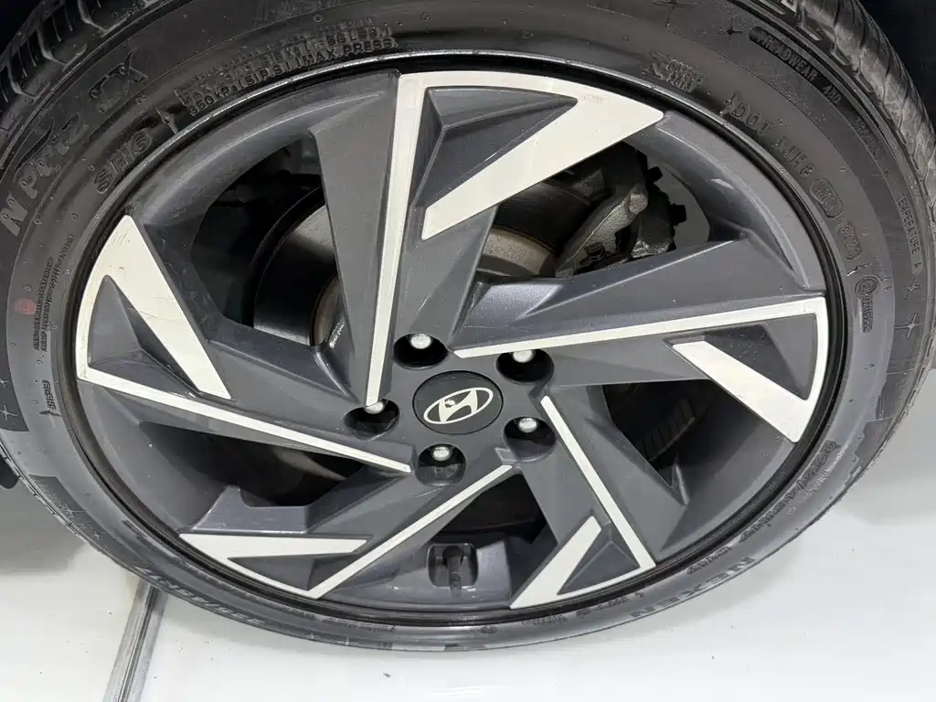Hyundai Elantra 2023 — фото 20