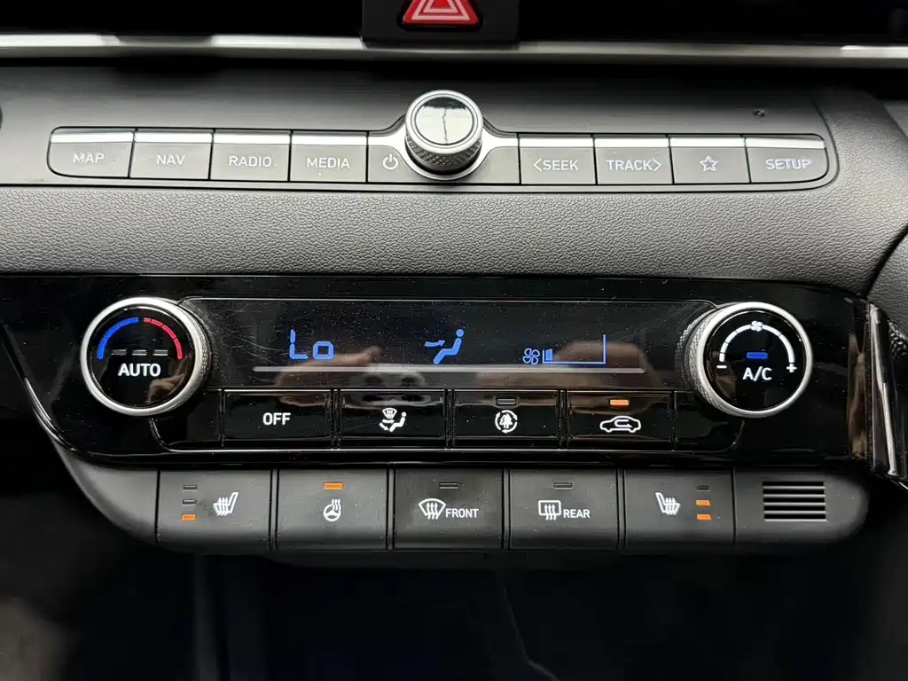 Hyundai Elantra 2023 — фото 10