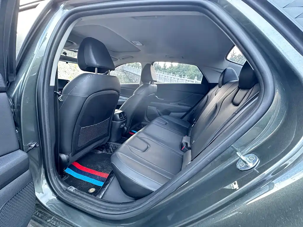 Hyundai Elantra 2023 — фото 14