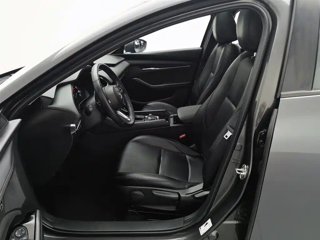 Mazda 3 Axela 2023 — фото 10