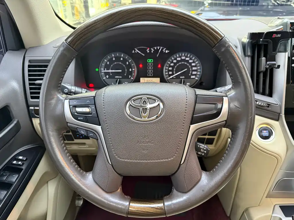 Toyota Land Cruiser 2019 — фото 9