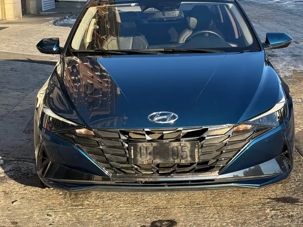 Hyundai Elantra 2022 — фото 1