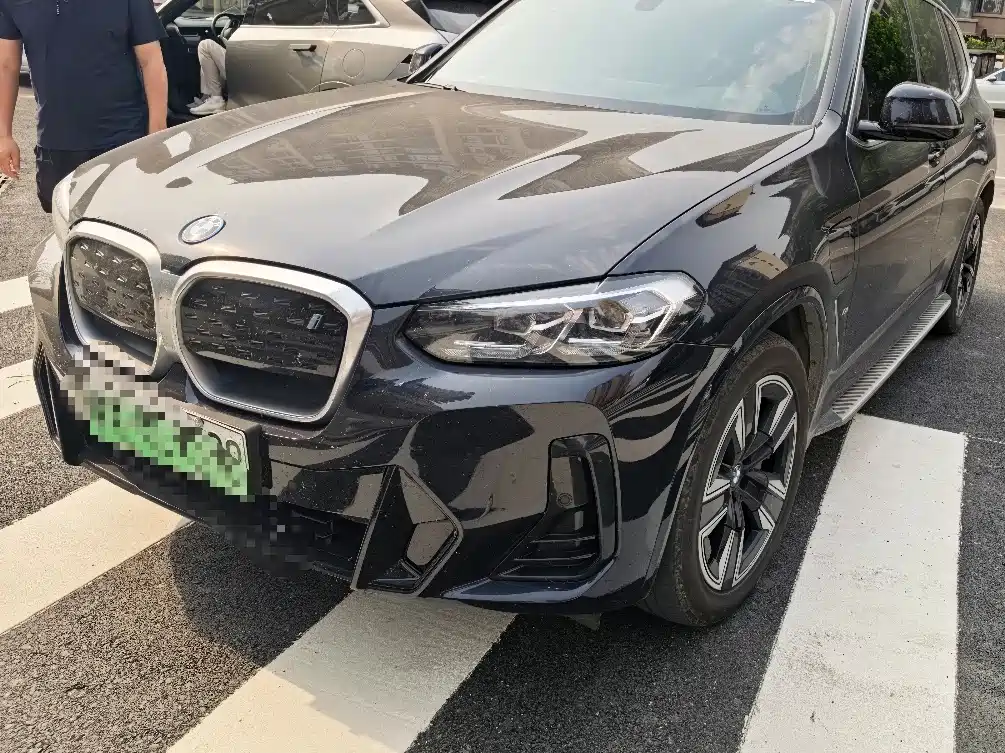 BMW iX3 2023