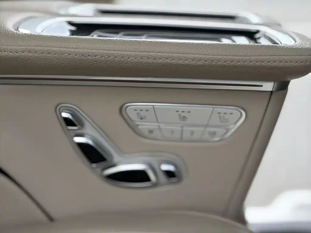 Mercedes-Benz V-Class 2022 — фото 10