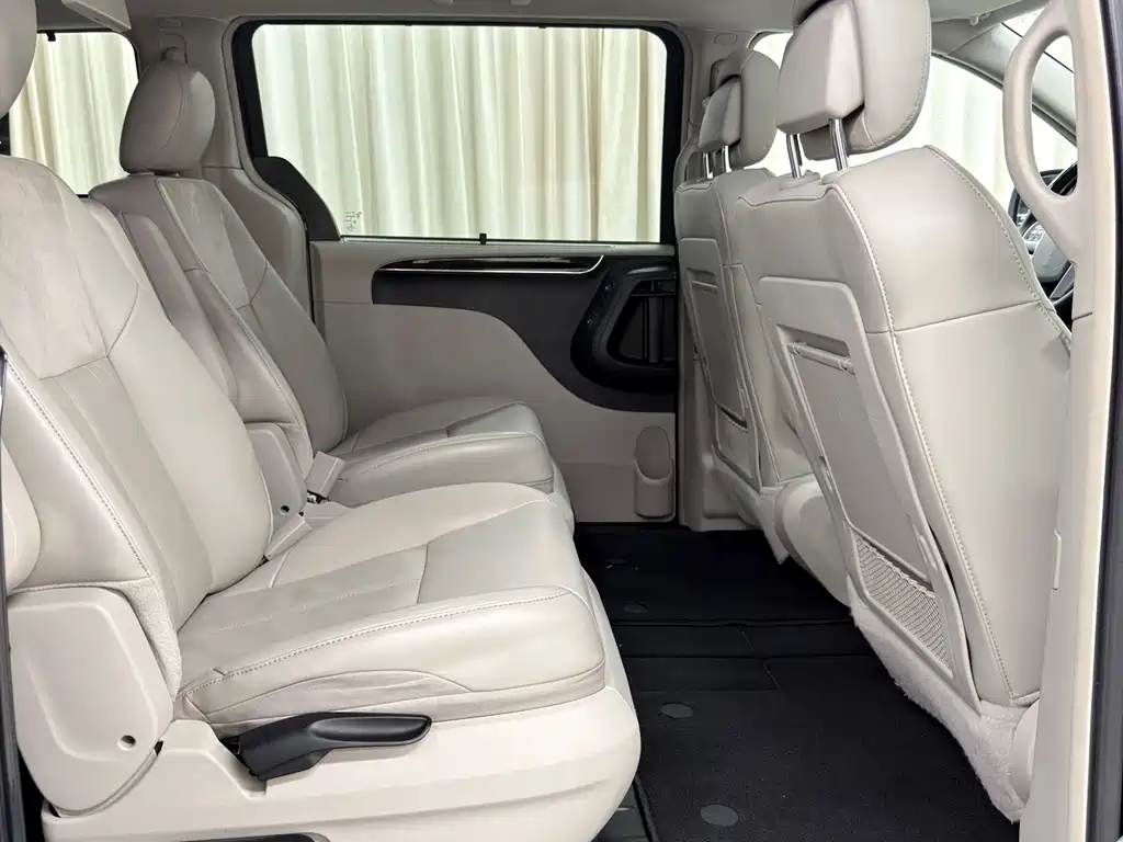 Chrysler Grand Voyager 2013 — фото 10