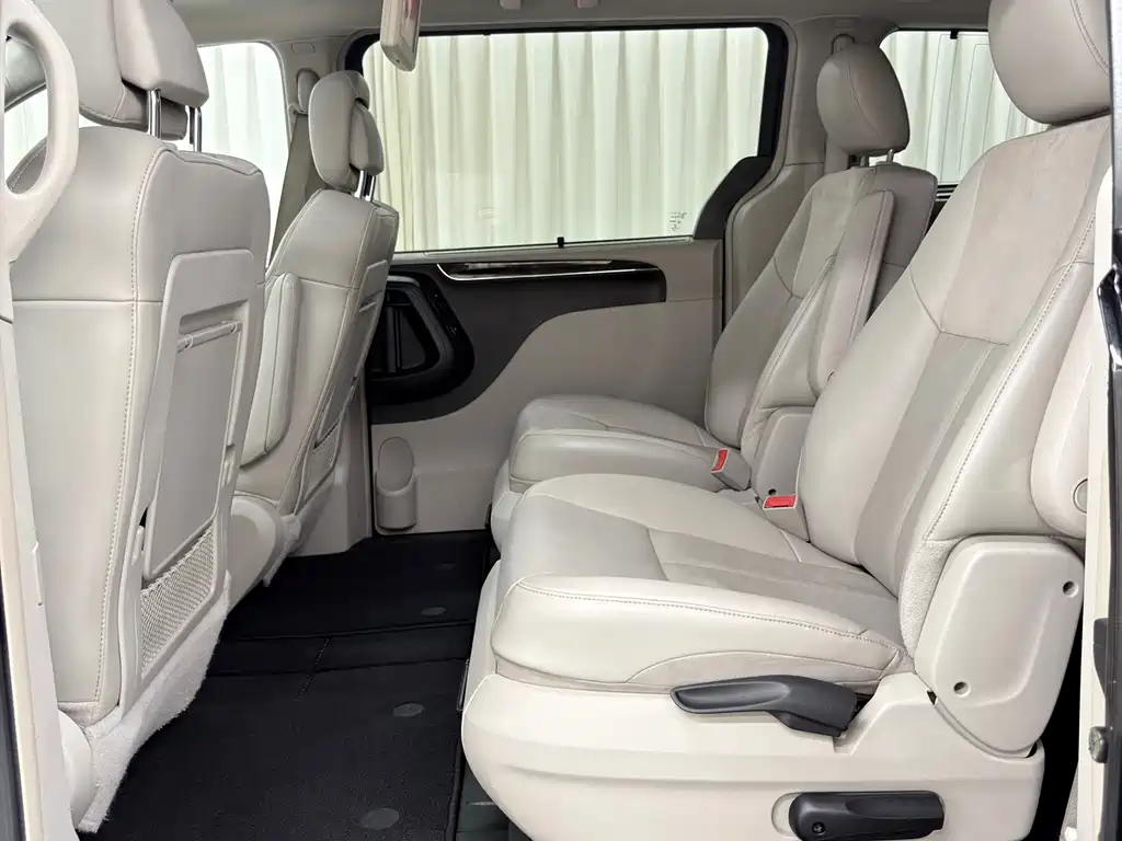 Chrysler Grand Voyager 2013 — фото 20