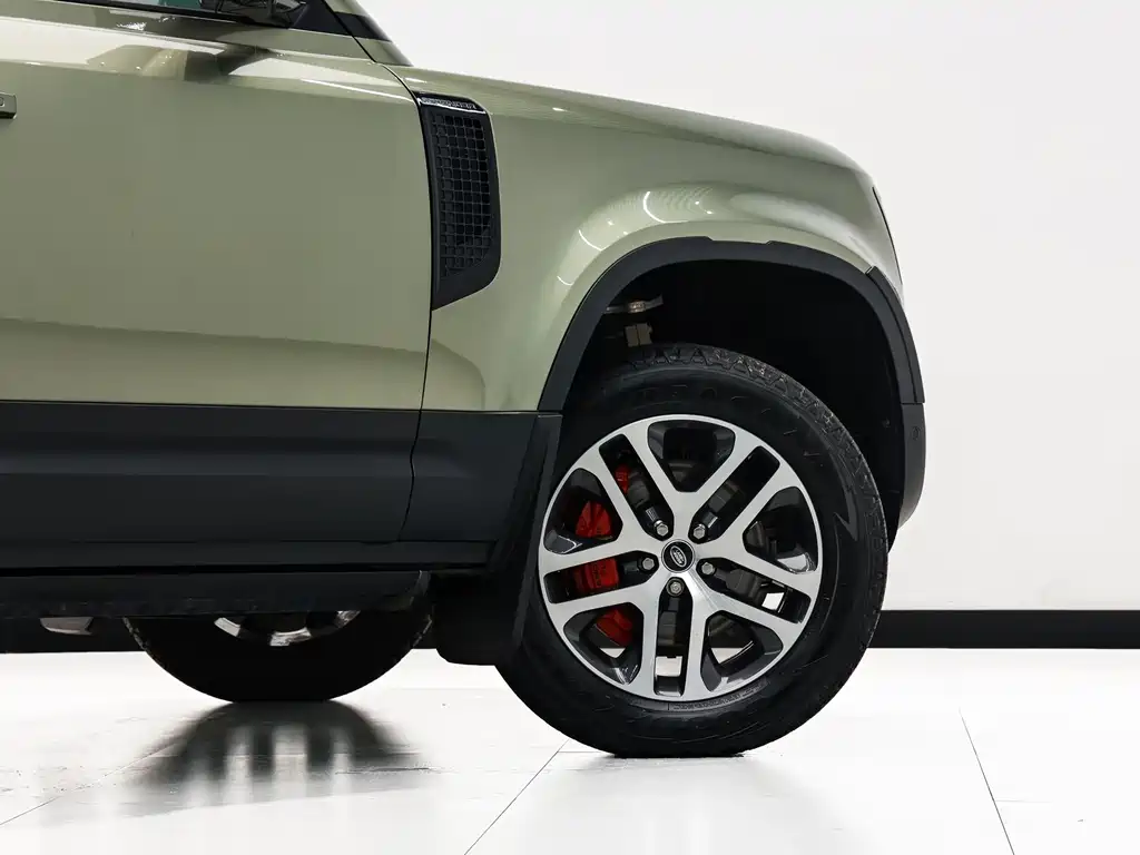 Land Rover Defender 2023 — фото 21
