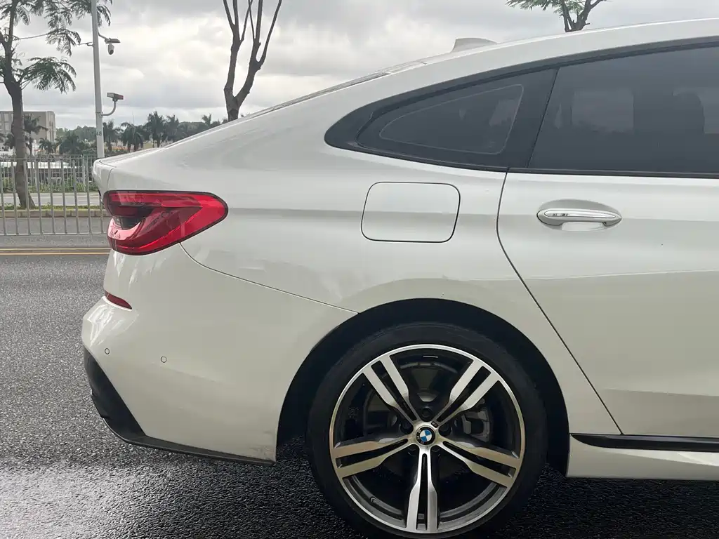 BMW 6 Series GT 2018 — фото 10