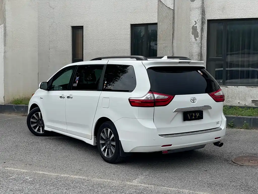 Toyota Sienna 2019 — фото 4