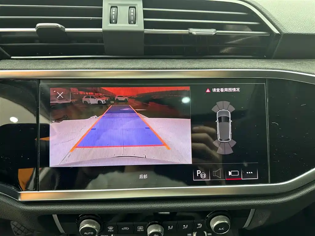 Audi Q3 2022 — фото 23
