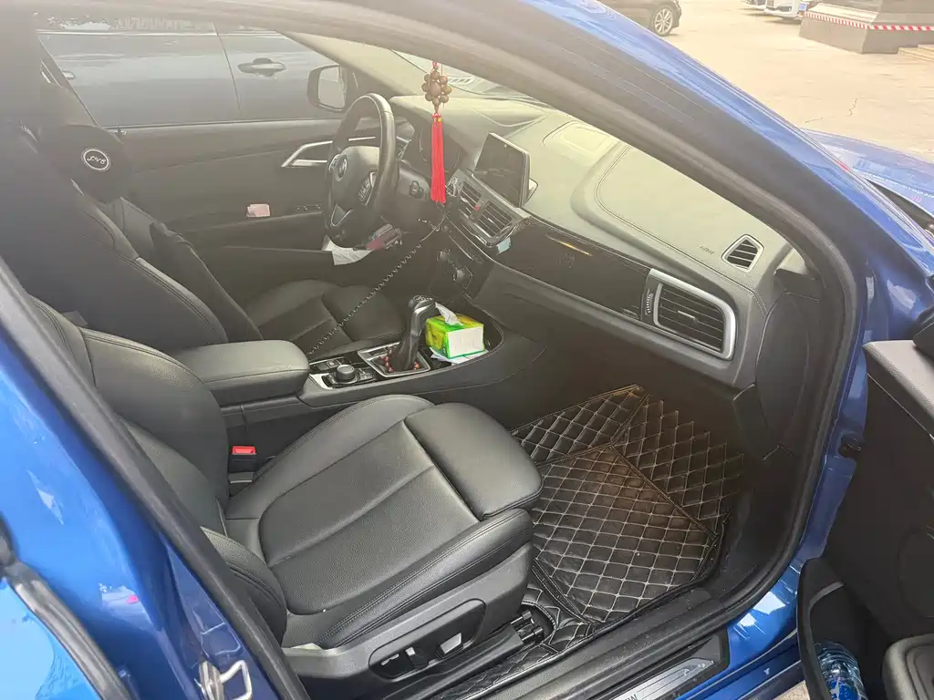 BMW 1 Series 2019 — фото 10