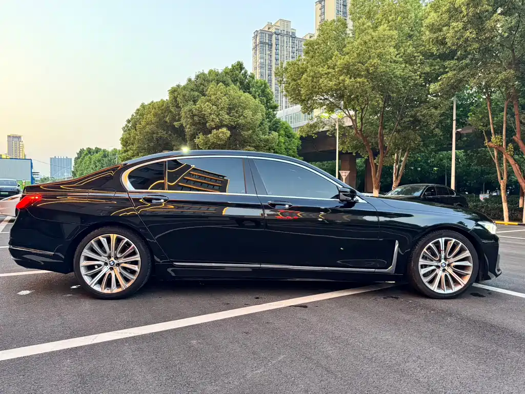 BMW 7 Series 2020 — фото 13