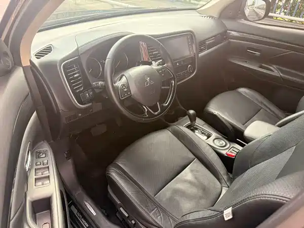 Mitsubishi Outlander 2016