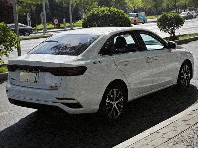 Geely Emgrand 2023 — фото 6