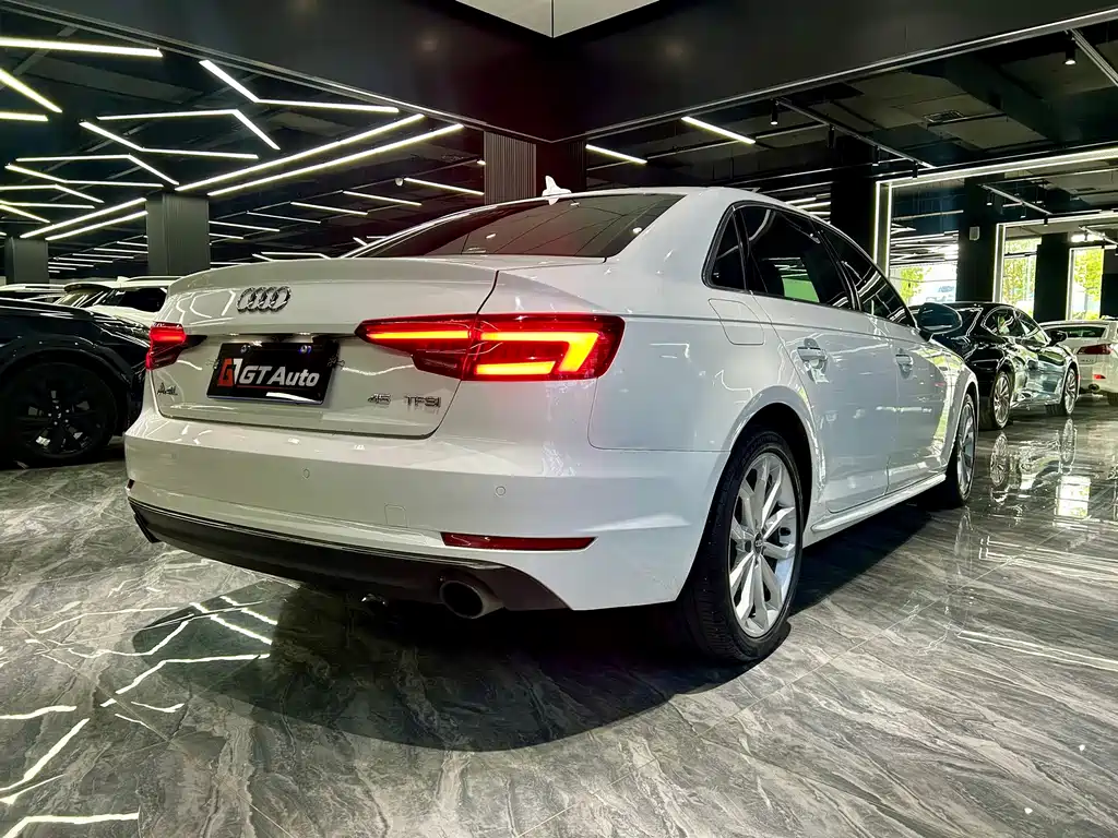Audi A4L 2017 — фото 5