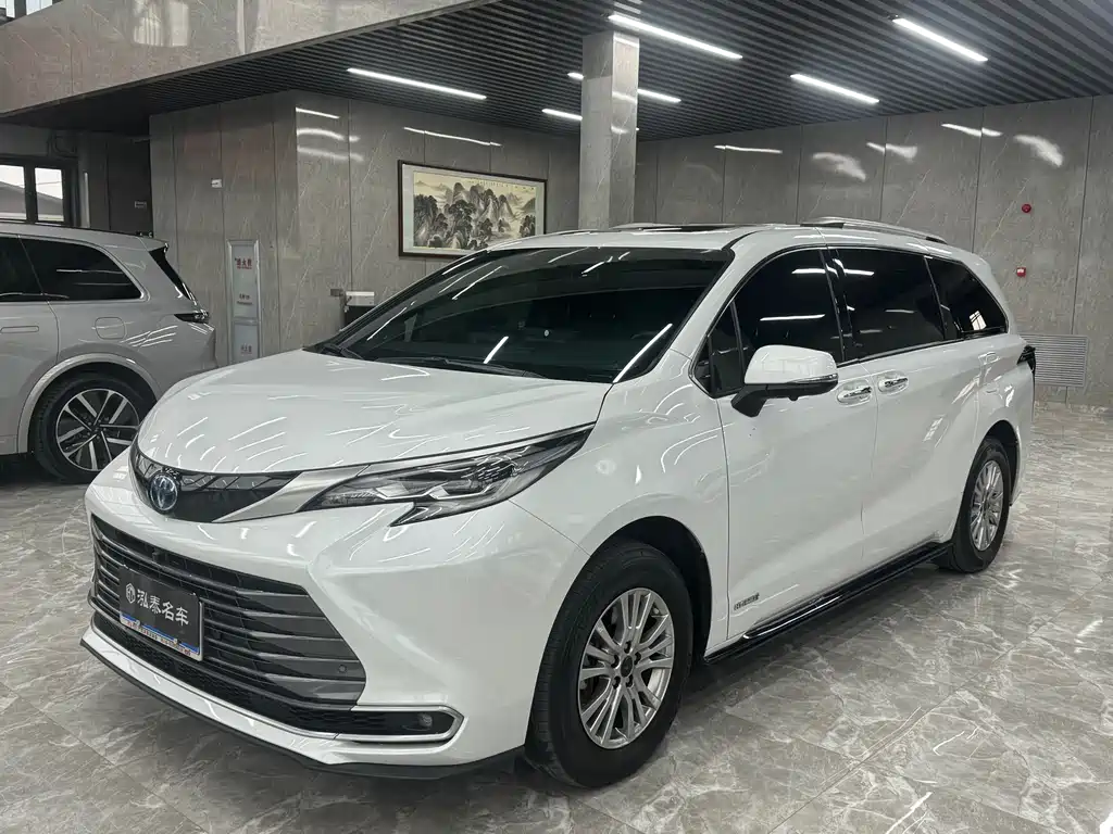 Toyota Sienna 2022 — фото 1