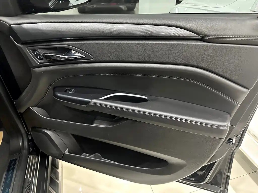 Cadillac SRX 2014 — фото 10