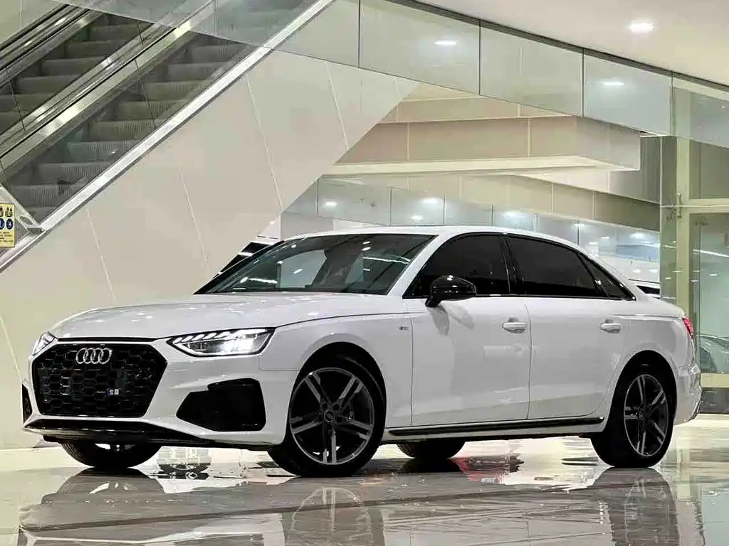 Audi A4L 2022 — фото 1