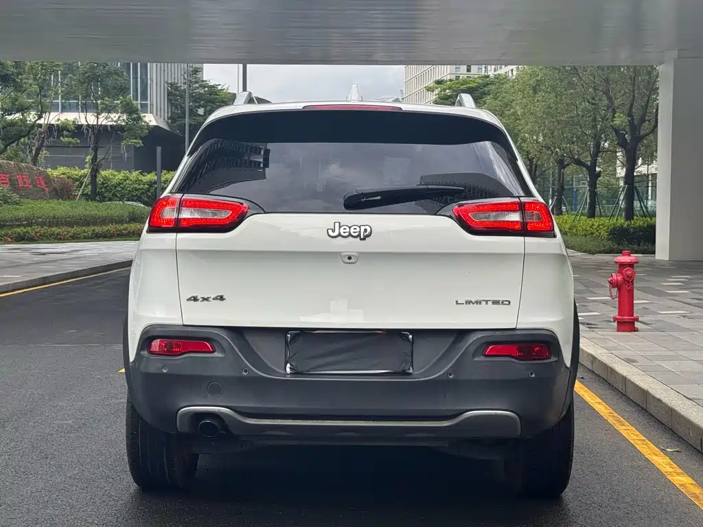 Jeep Cherokee 2015 — фото 8