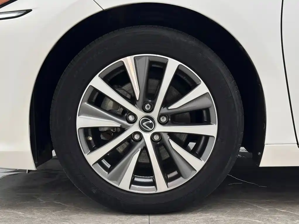 Lexus ES 2021 — фото 18