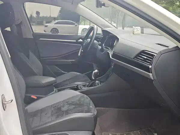 Volkswagen Sagitar 2021