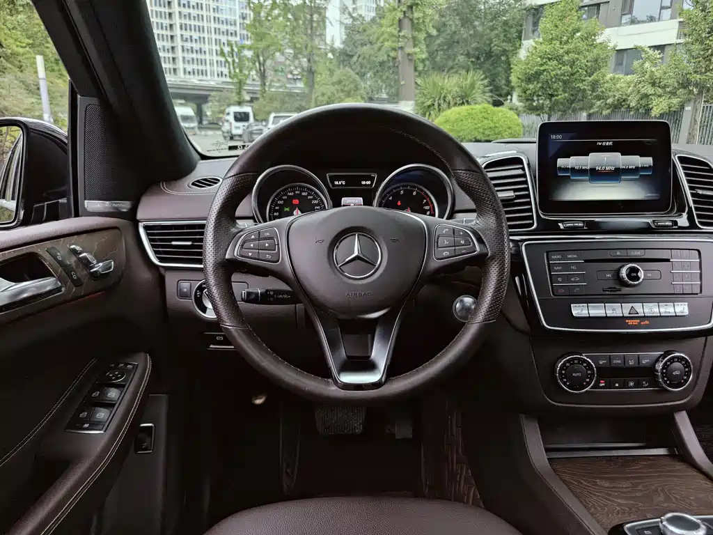 Mercedes-Benz GLE 2018 — фото 15