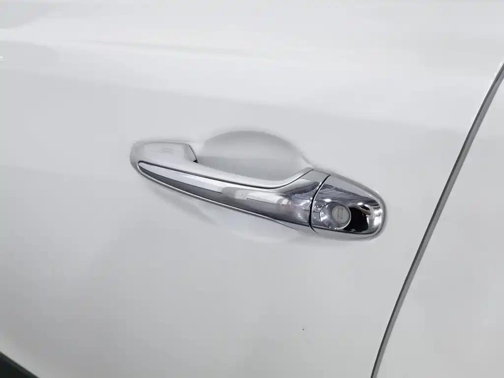 Toyota RAV4 2018 — фото 18