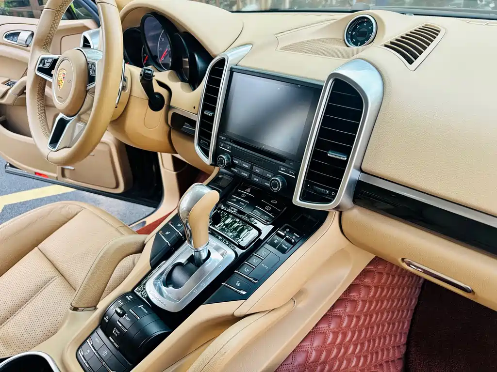 Porsche Cayenne 2017 — фото 18