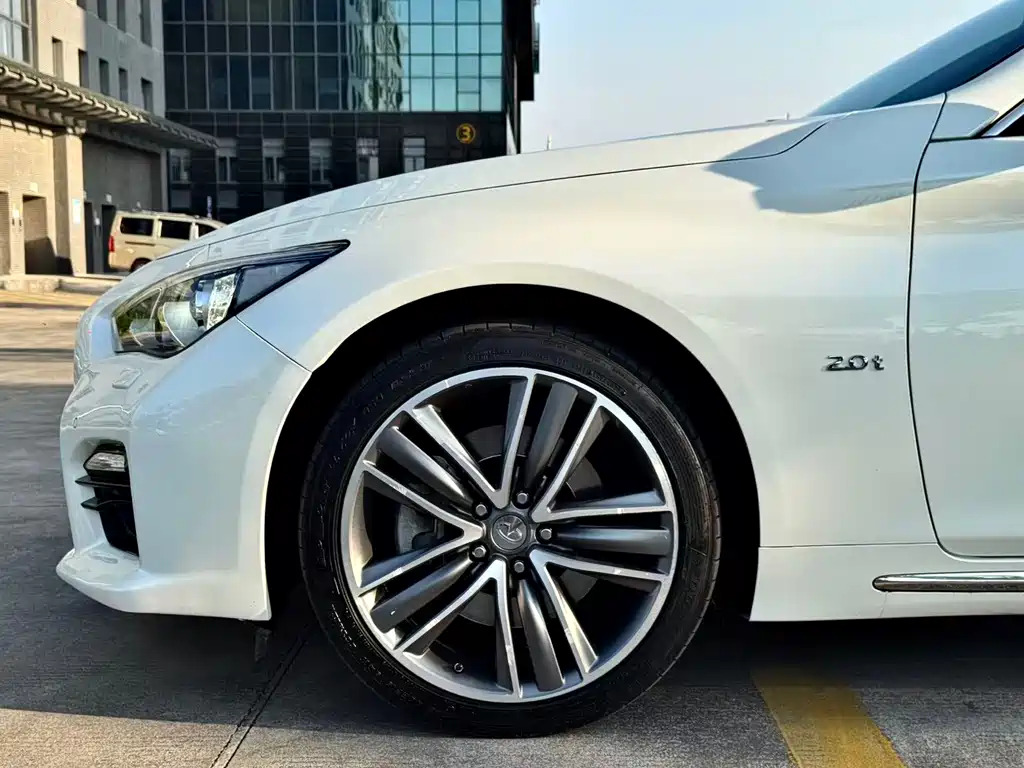 Infiniti Q50L 2015 — фото 12