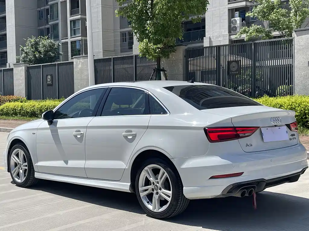 Audi A3 2019 — фото 11
