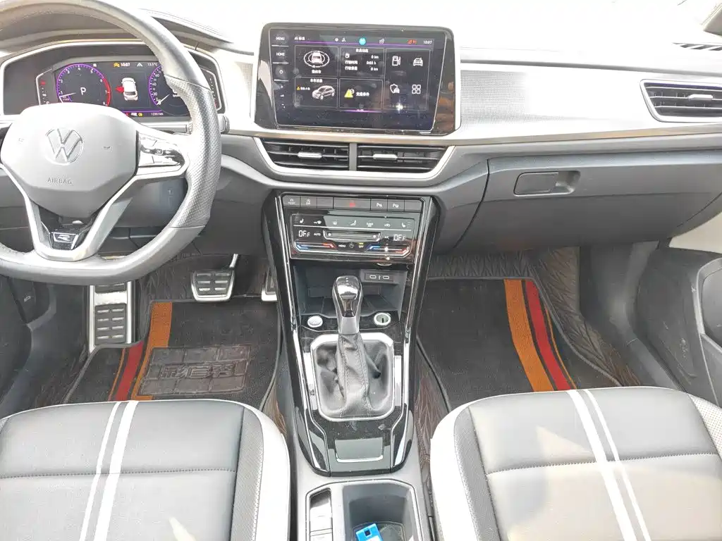 Volkswagen T-Roc 2023 — фото 10